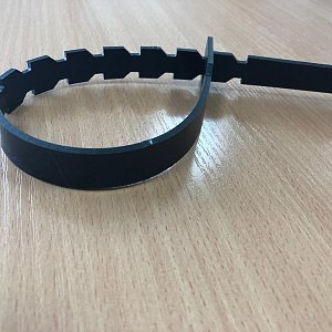 Стяжка для труб из полиэтилена